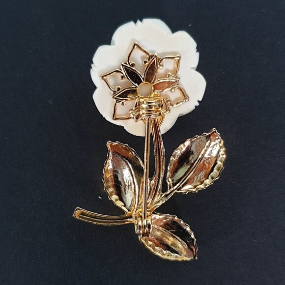 Exquisite Vintage Hand-Carved Bone White Gold Tone Rose Brooch - Picture 8 of 11